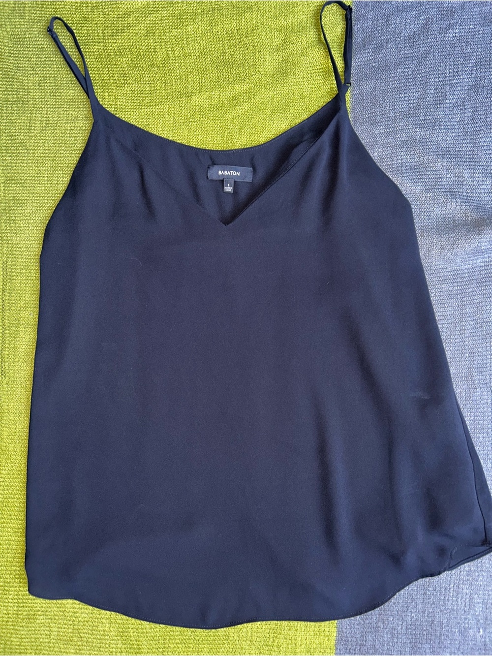 Aritzia Babaton Everly Camisole Black V-Neck Top SZ SM